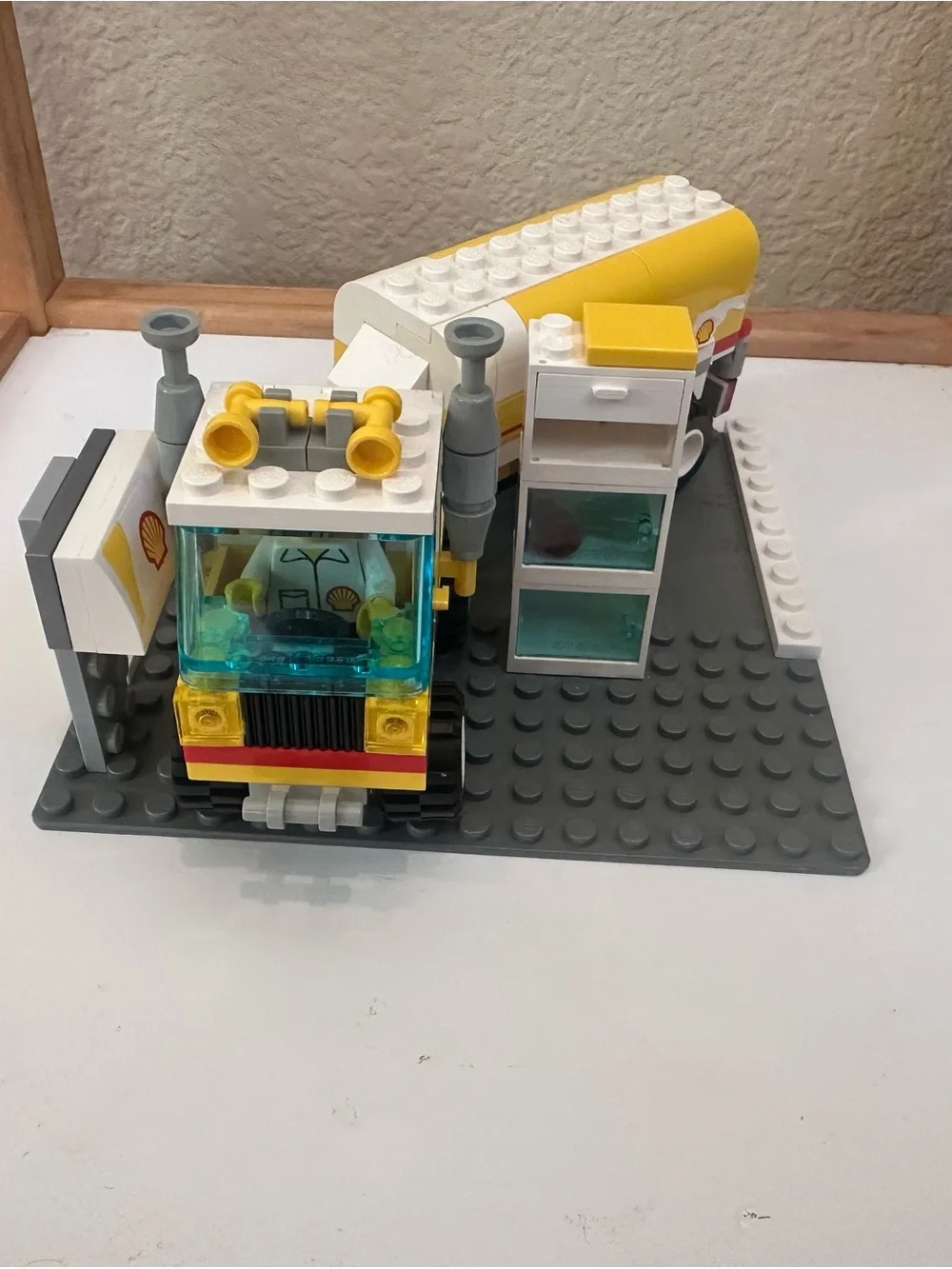 LEGO SHELL Fuel Tanker and Gas Station set